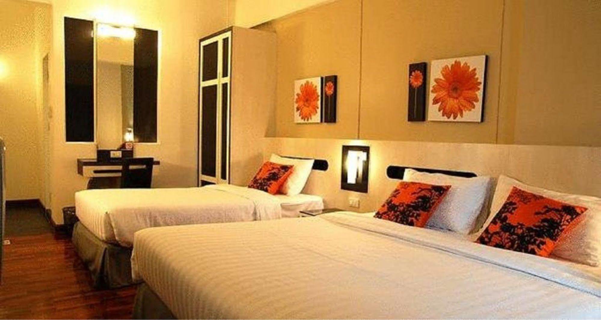The Inn Saladaeng Bangkok Exteriör bild